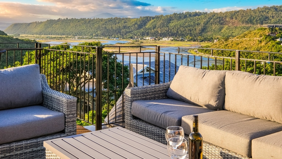 6 Bedroom Property for Sale in Kingfisher Creek Western Cape